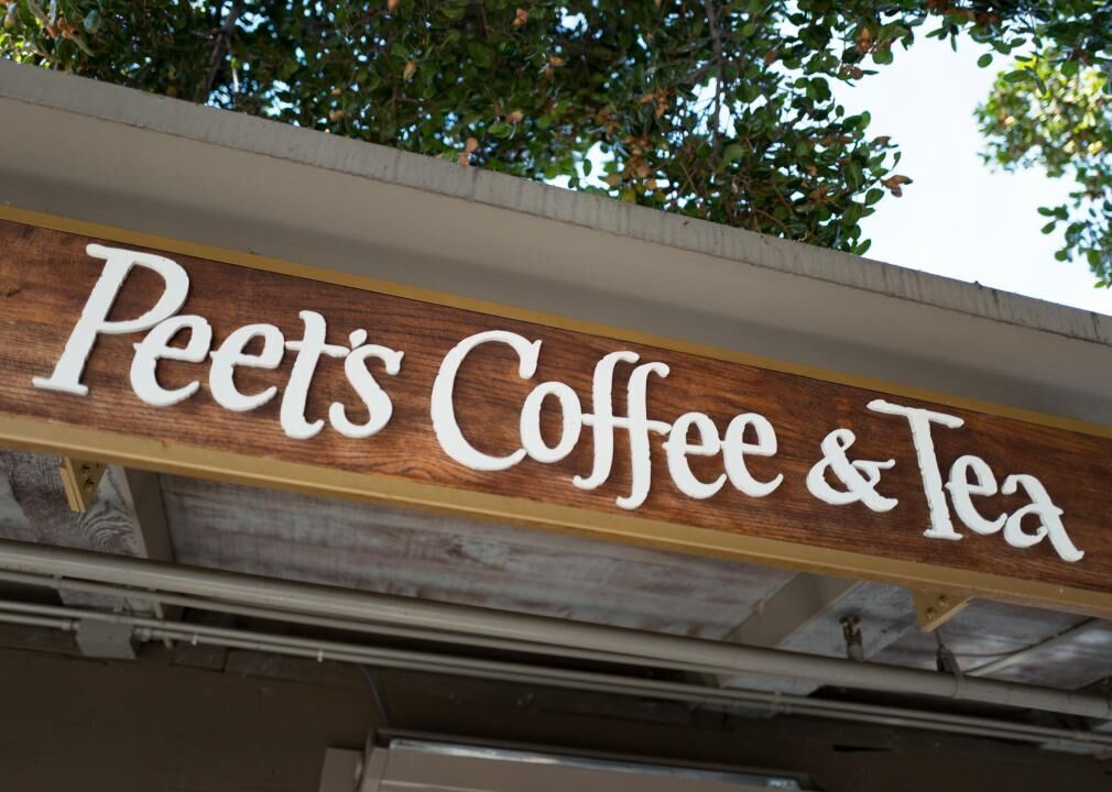 1966: Peetās Coffee founder debuts French roast coffee